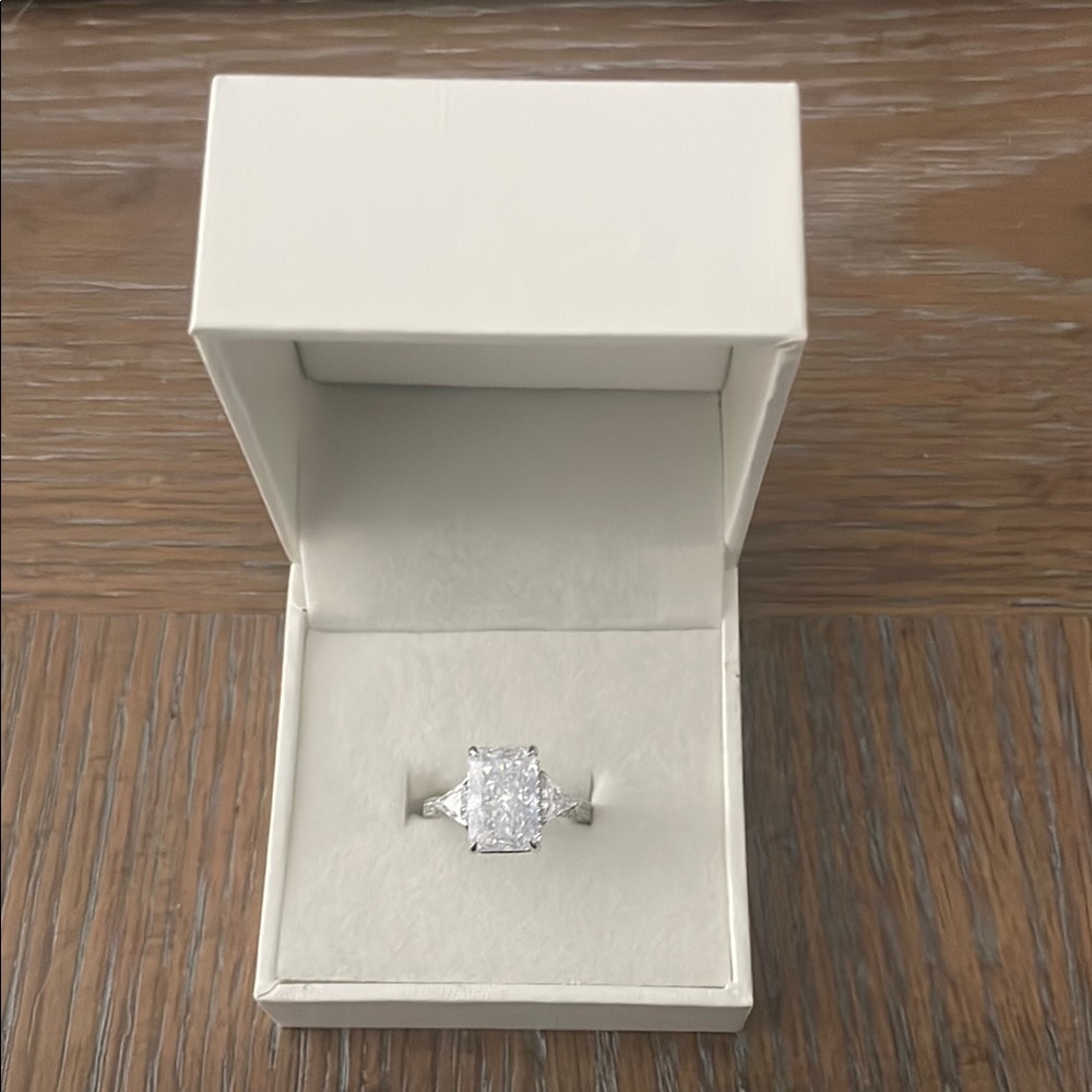 Maxine diamond engagement ring